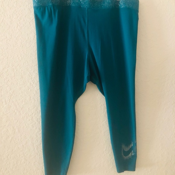 Plus Size Nike Leggings - Picture 3 of 6